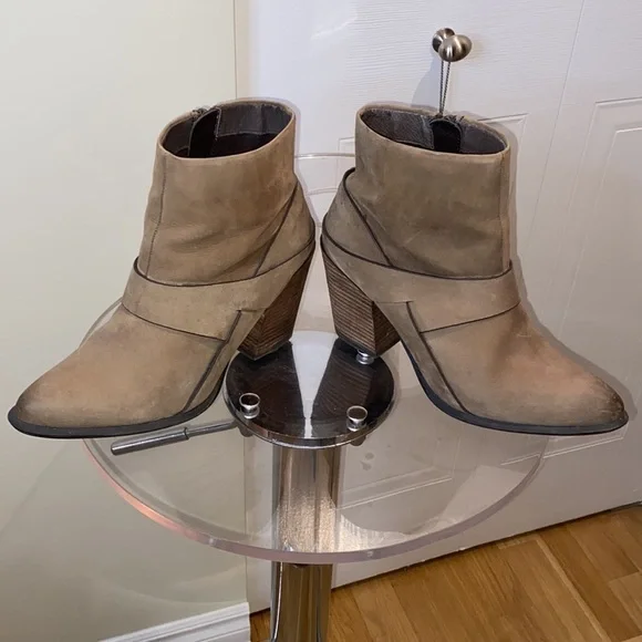 Aldo  tan ankle boots w/ side zippers & fold over burnished leather design👢👢 - Picture 3 of 11